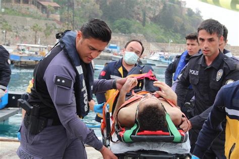 A­n­t­a­l­y­a­­d­a­ ­f­a­l­e­z­l­e­r­d­e­n­ ­d­ü­ş­e­n­ ­k­i­ş­i­y­i­ ­d­e­n­i­z­ ­p­o­l­i­s­i­ ­k­u­r­t­a­r­d­ı­